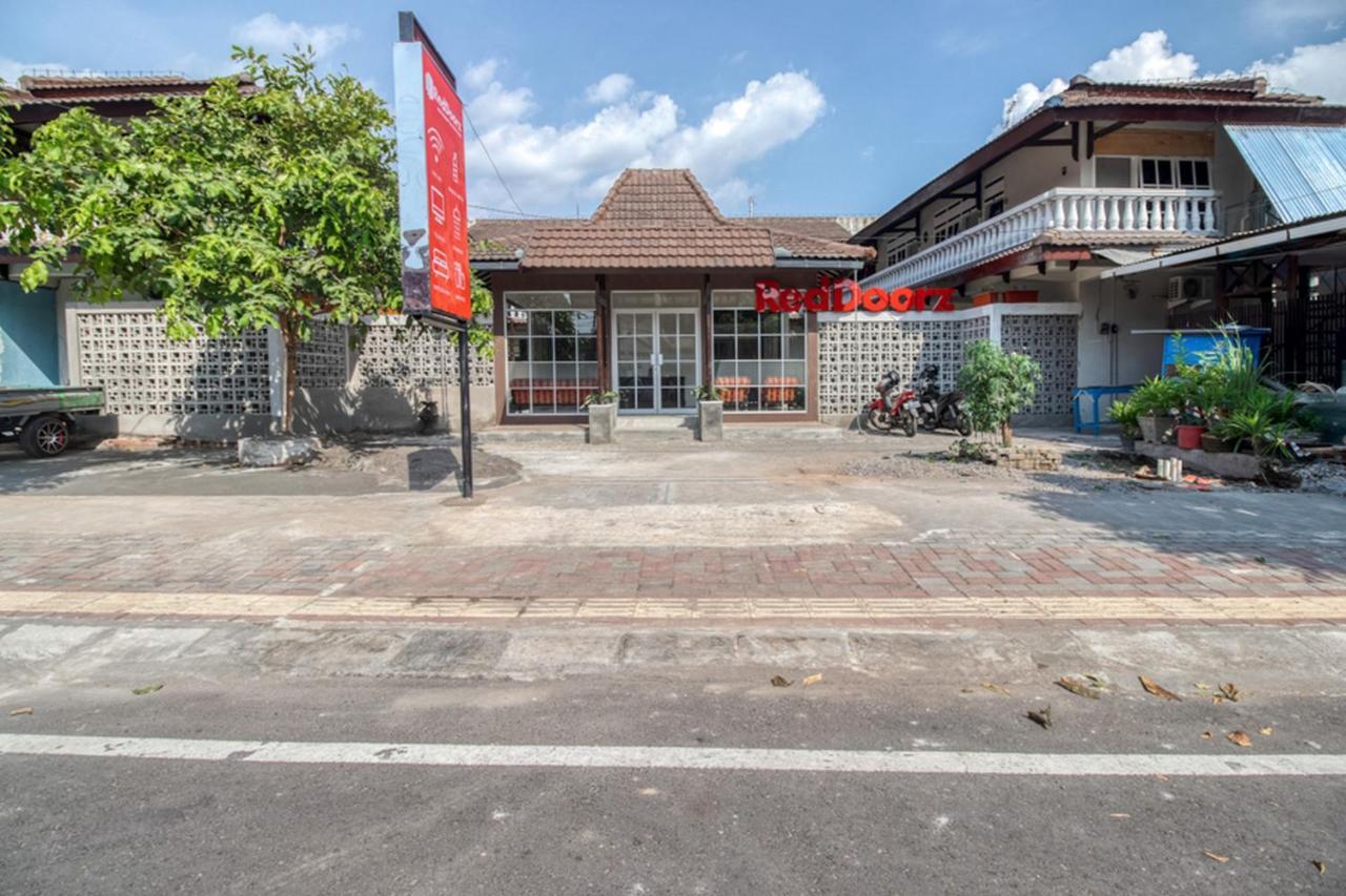 Reddoorz Near Malioboro Tugu Station Jogja 2 Hotell Yogyakarta Eksteriør bilde